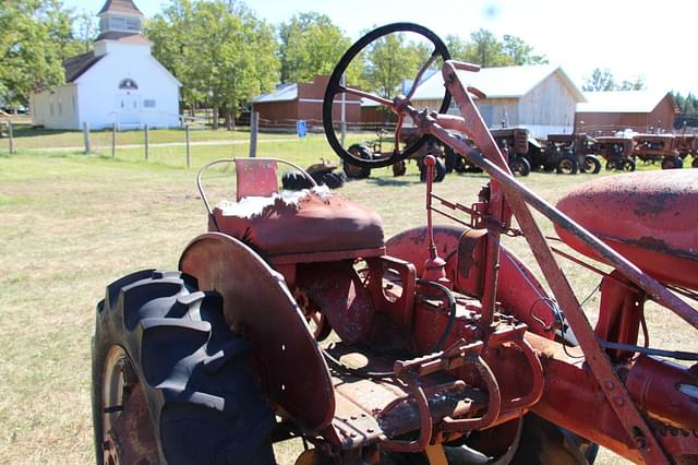 Image of Farmall B equipment image 3