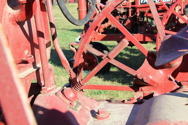 Image of Farmall F-12 equipment image 4