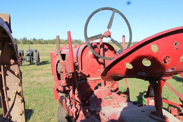 Image of Farmall F-12 equipment image 3