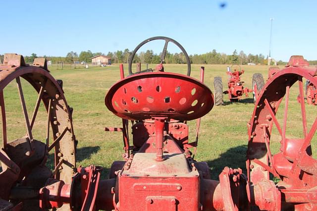 Image of Farmall F-12 equipment image 2