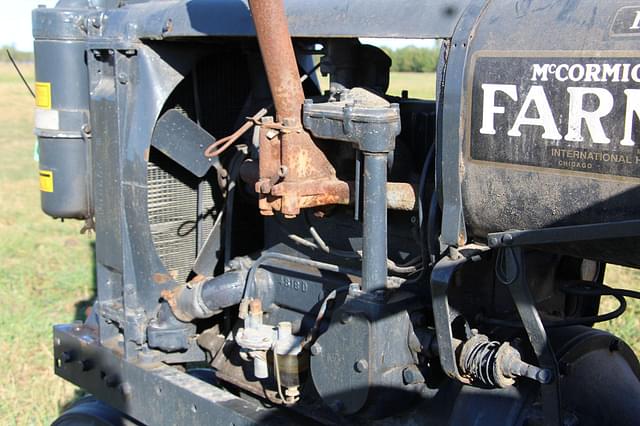 Image of Farmall F-12 equipment image 3