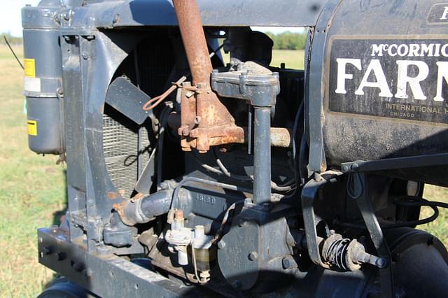 Image of Farmall F-12 equipment image 2