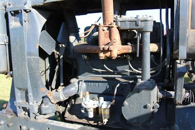 Image of Farmall F-12 equipment image 4