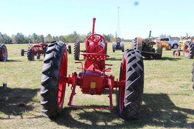 Image of Farmall F-12 equipment image 2