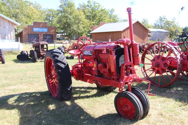 Image of Farmall F-12 equipment image 4