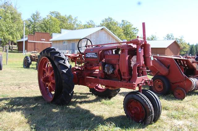 Image of Farmall F-12 equipment image 1