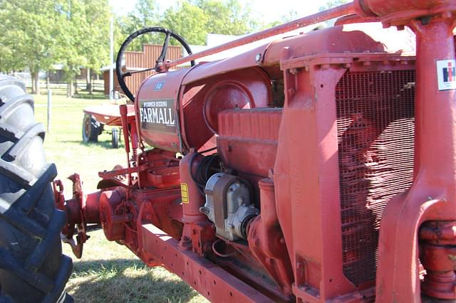 Image of Farmall F-12 equipment image 4