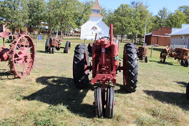 Image of Farmall F-12 equipment image 2