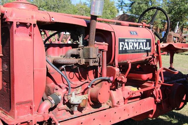 Image of Farmall F-12 equipment image 3