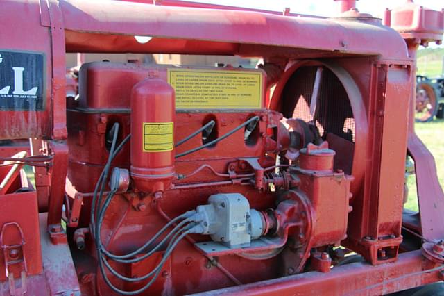 Image of Farmall F-20 equipment image 2