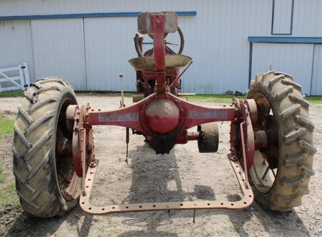 Image of Farmall F-20 equipment image 4