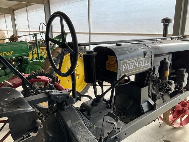 Image of Farmall Regular equipment image 4