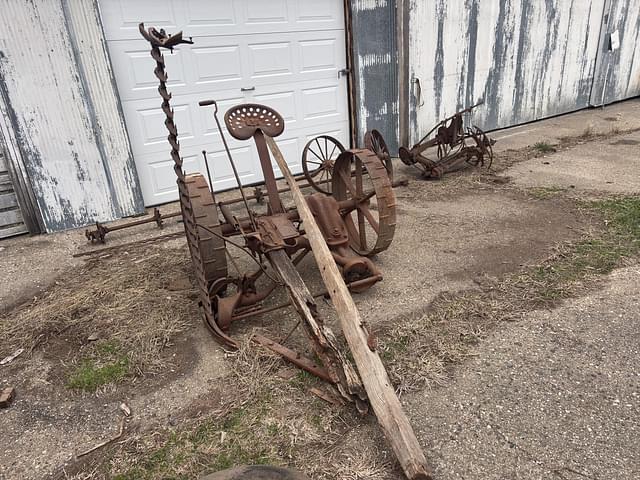 Image of McCormick-Deering No. 7 equipment image 1