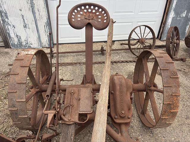 Image of McCormick-Deering No. 7 equipment image 2