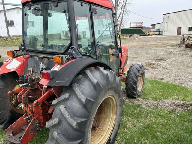 Image of McCormick Intl F100 equipment image 4