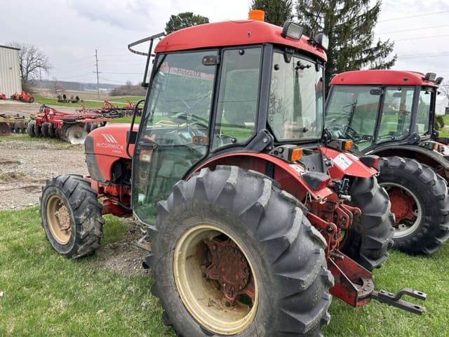 Image of McCormick Intl F100 equipment image 2