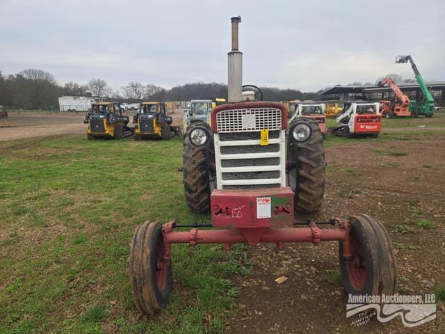 Image of Farmall 560  equipment image 2