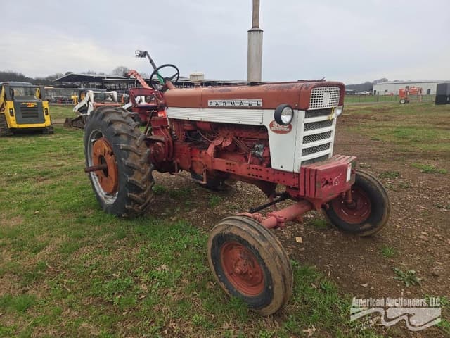 Image of Farmall 560  equipment image 1