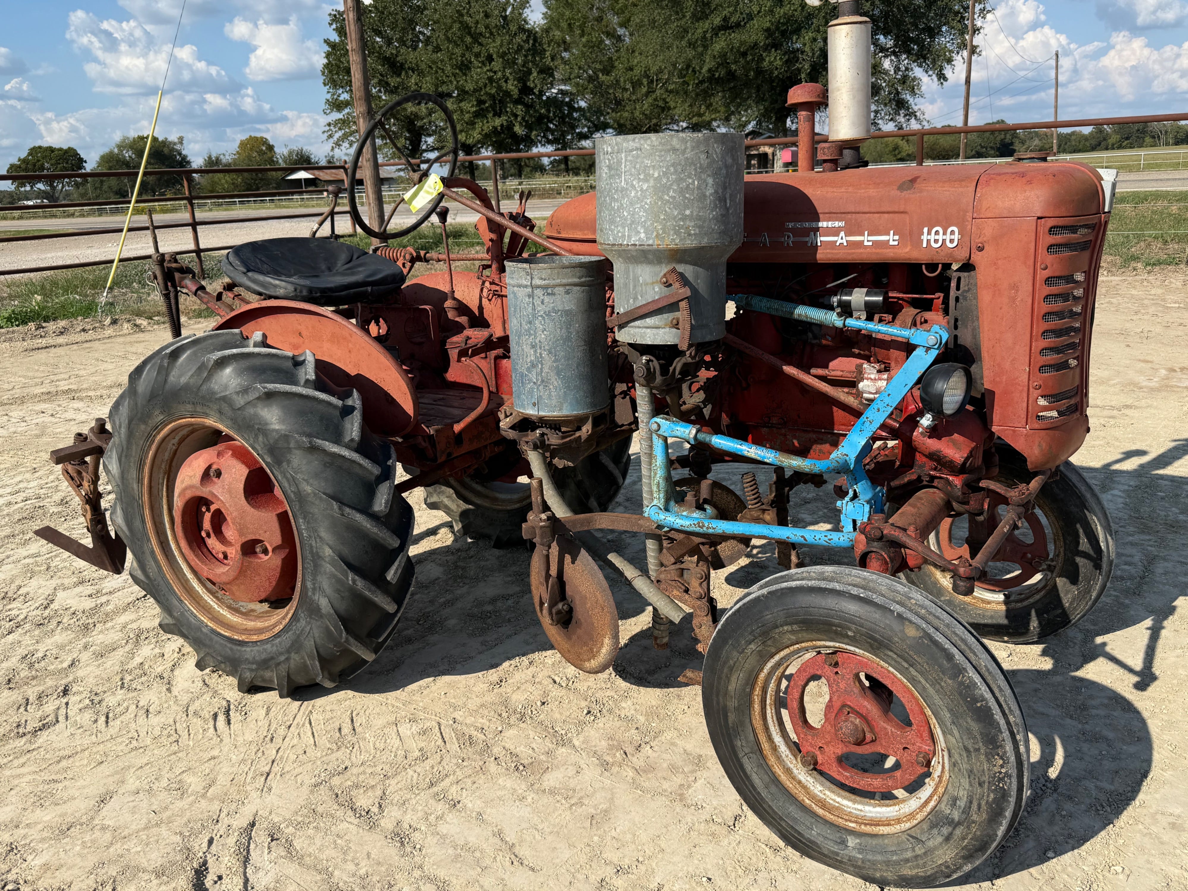 Farmall 100 Equipment Image0