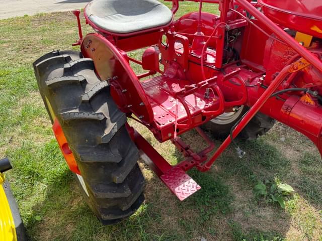 Image of Farmall 100 equipment image 3