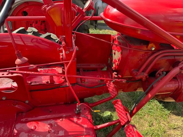 Image of Farmall 100 equipment image 4