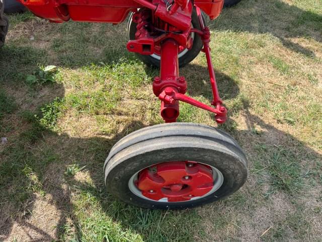 Image of Farmall 100 equipment image 2