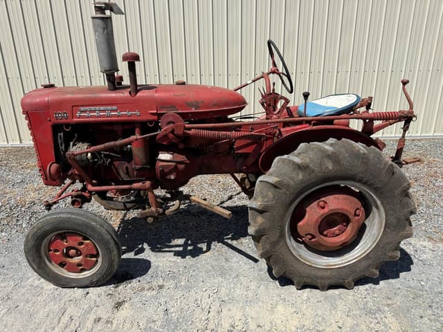 Image of Farmall 100 equipment image 1