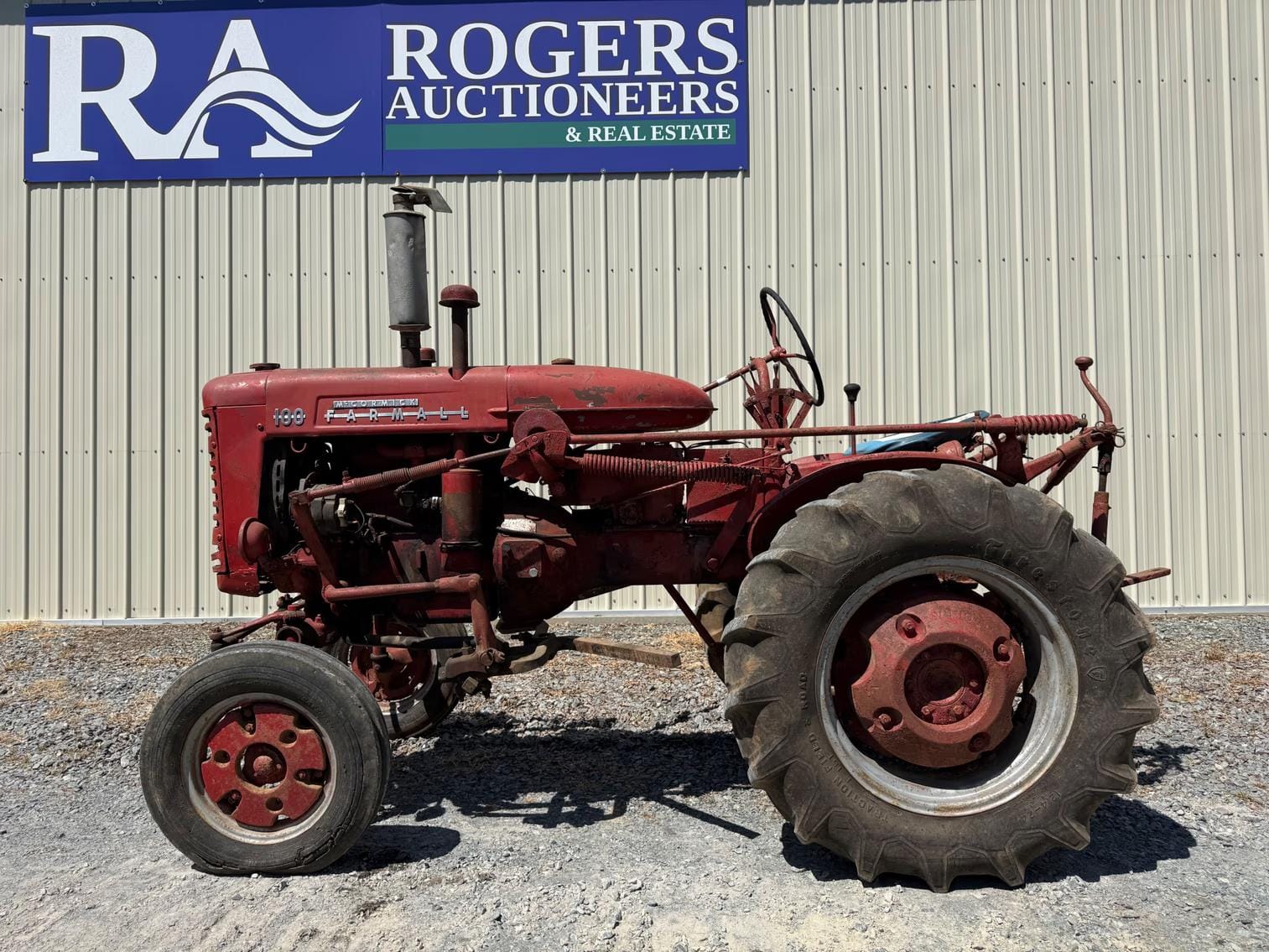 Farmall 100 Equipment Image0