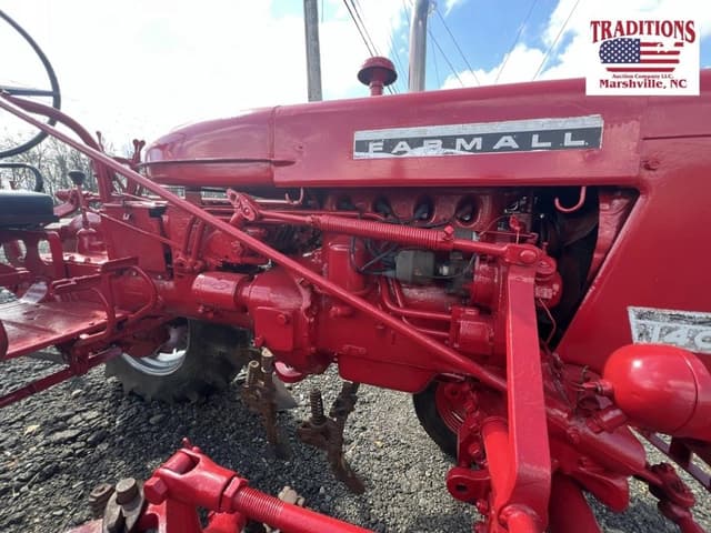 Image of Farmall 140 equipment image 2