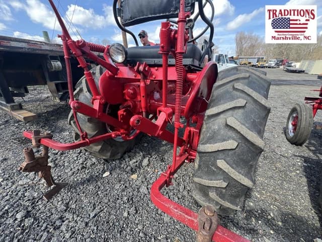 Image of Farmall 140 equipment image 3