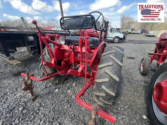 Image of Farmall 140 equipment image 4