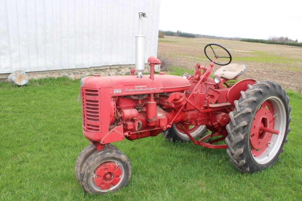 Main image Farmall 200