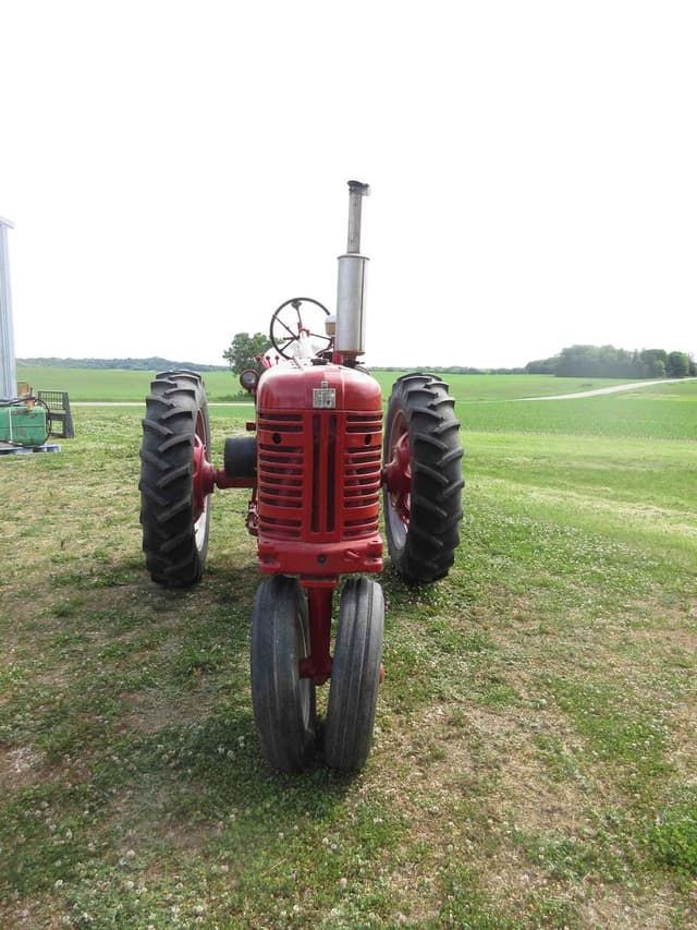 Image of Farmall 300 equipment image 2