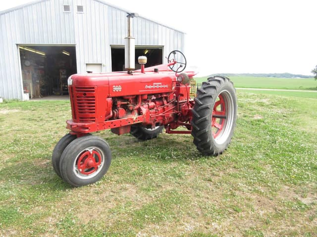 Image of Farmall 300 equipment image 3