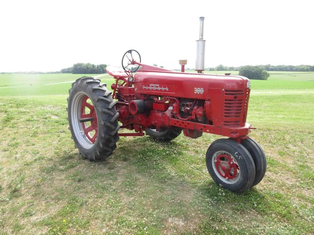 Image of Farmall 300 equipment image 1