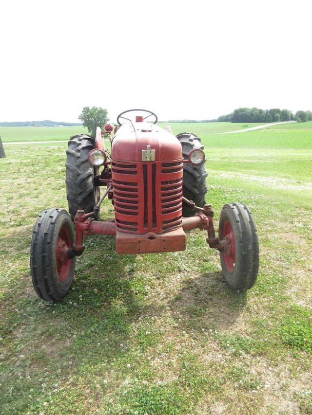Image of Farmall 300 equipment image 2