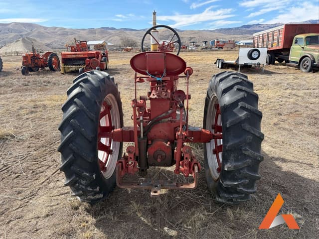 Image of Farmall 300 equipment image 3