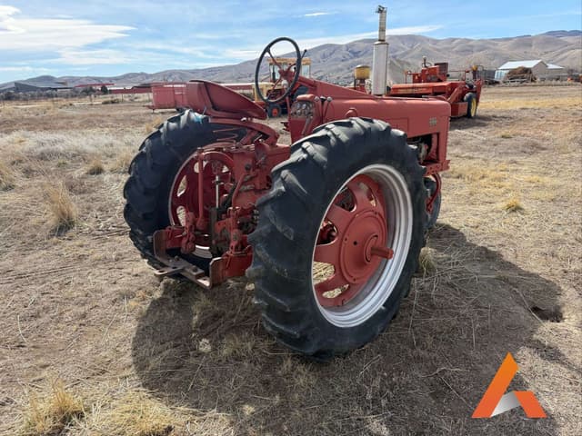 Image of Farmall 300 equipment image 4