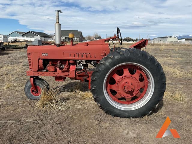 Image of Farmall 300 equipment image 1