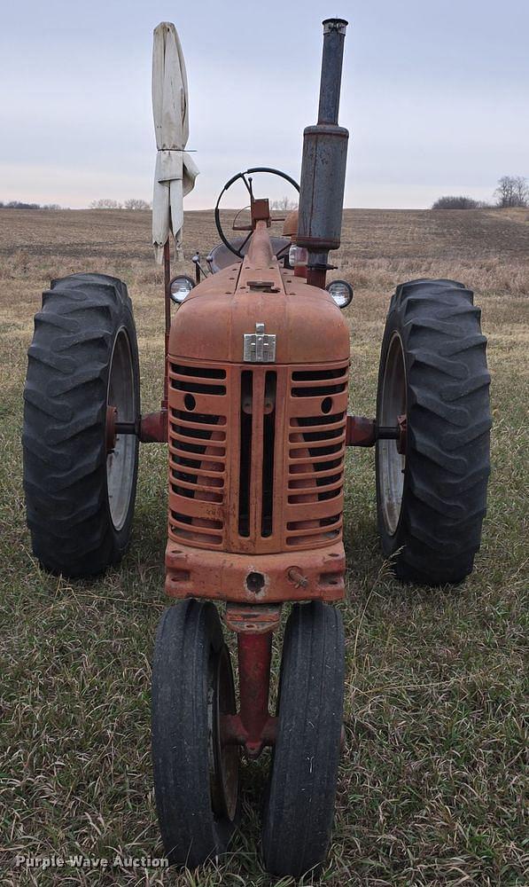 Image of Farmall 300 equipment image 1