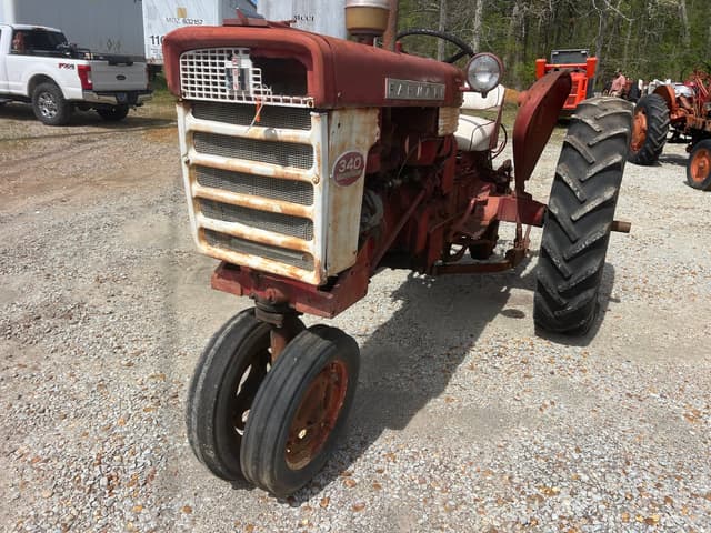 Image of Farmall 340 equipment image 1