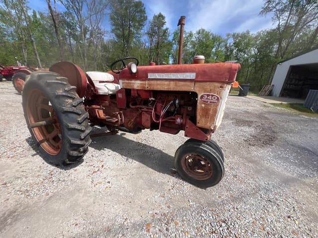 Image of Farmall 340 equipment image 2