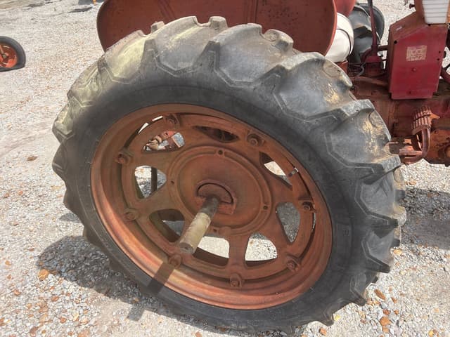 Image of Farmall 340 equipment image 3