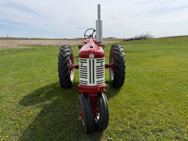 Image of Farmall 350 equipment image 2