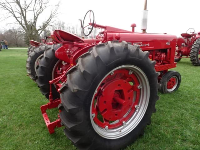 Image of Farmall 400 equipment image 3