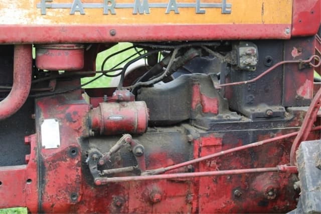 Image of Farmall 400 equipment image 4