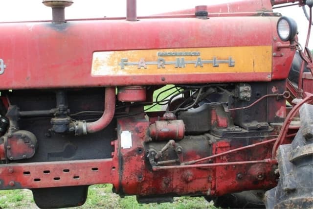 Image of Farmall 400 equipment image 3