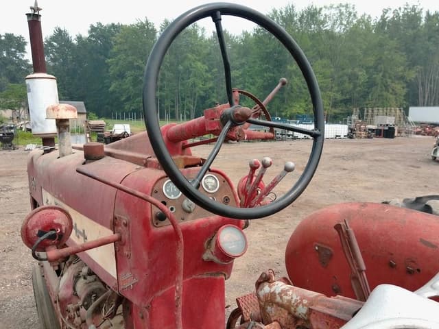 Image of Farmall 450 equipment image 4