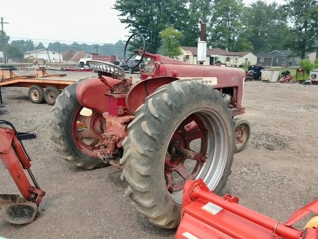 Image of Farmall 450 equipment image 2