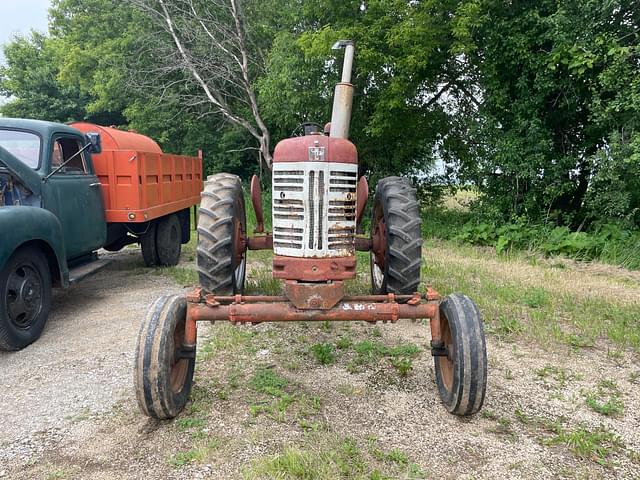 Image of Farmall 450 equipment image 1